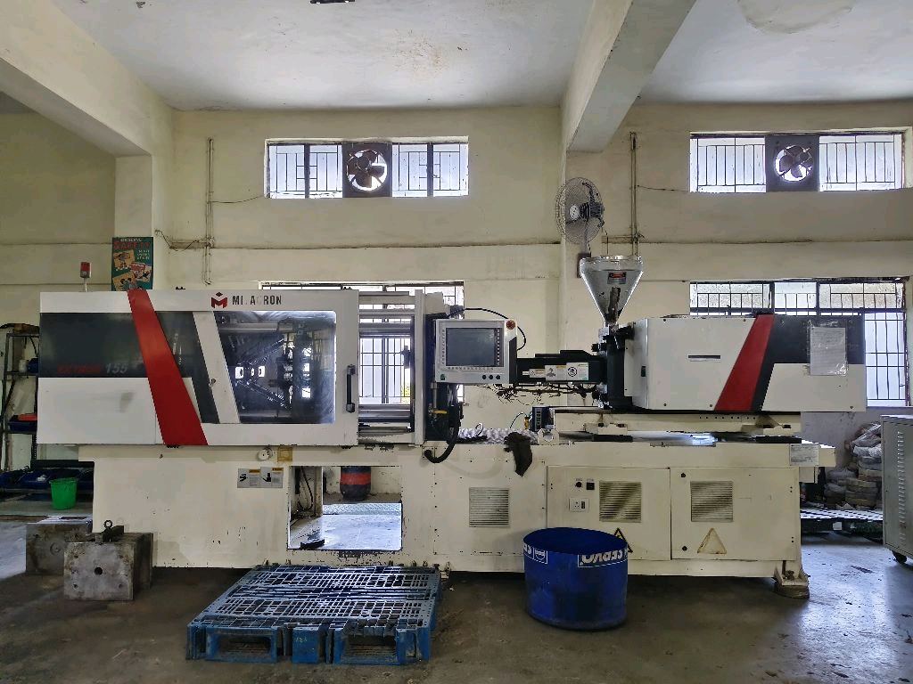 Image attached to electron injection molding machine 155T